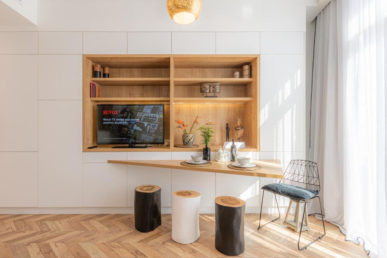 Chandakos 8 Design Apts *