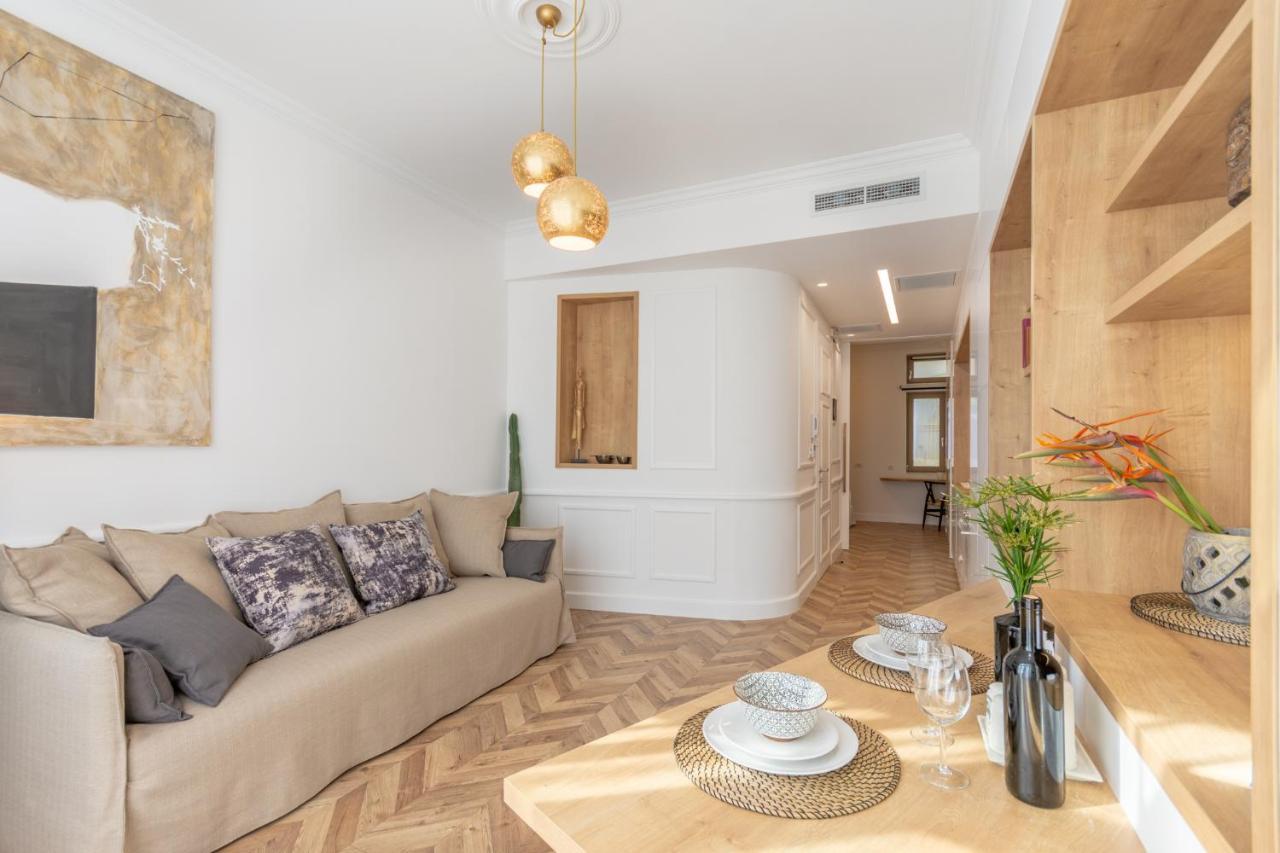 Apartment Chandakos 8 Design Apts